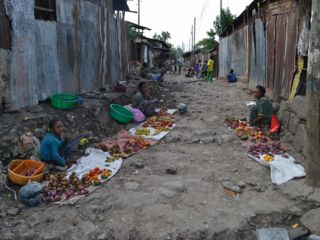 women-with-fruits-and-veggies-in-street.jpg