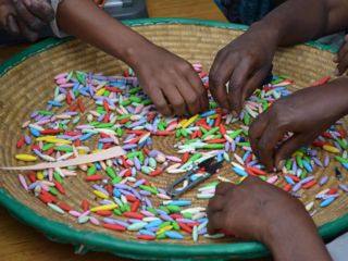 picking-out-paper-beads.jpg