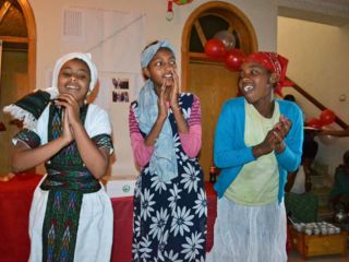 girls-clapping-and-having-fun.jpg