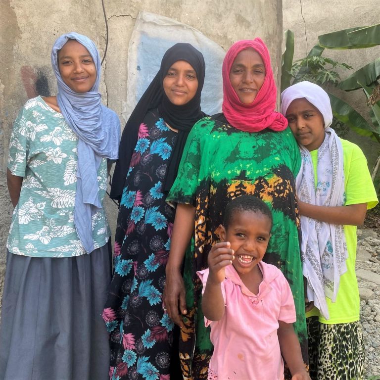 2022.11.Leila_Family  v2.jpg
